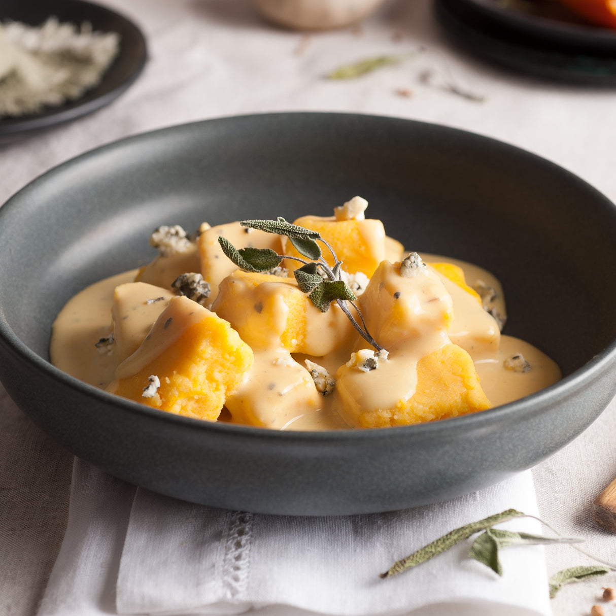 Foga Ñoquis de Sémola Salsa de Zapallo y Queso Azul (4-5 p.)