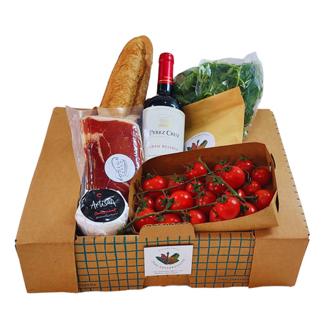 Cestas cajas de aperitivo preparadas para despacho en Santiago