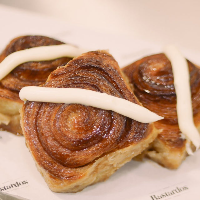Cinnamon Rolls de Bastardos Bollería Juan Esparraguito